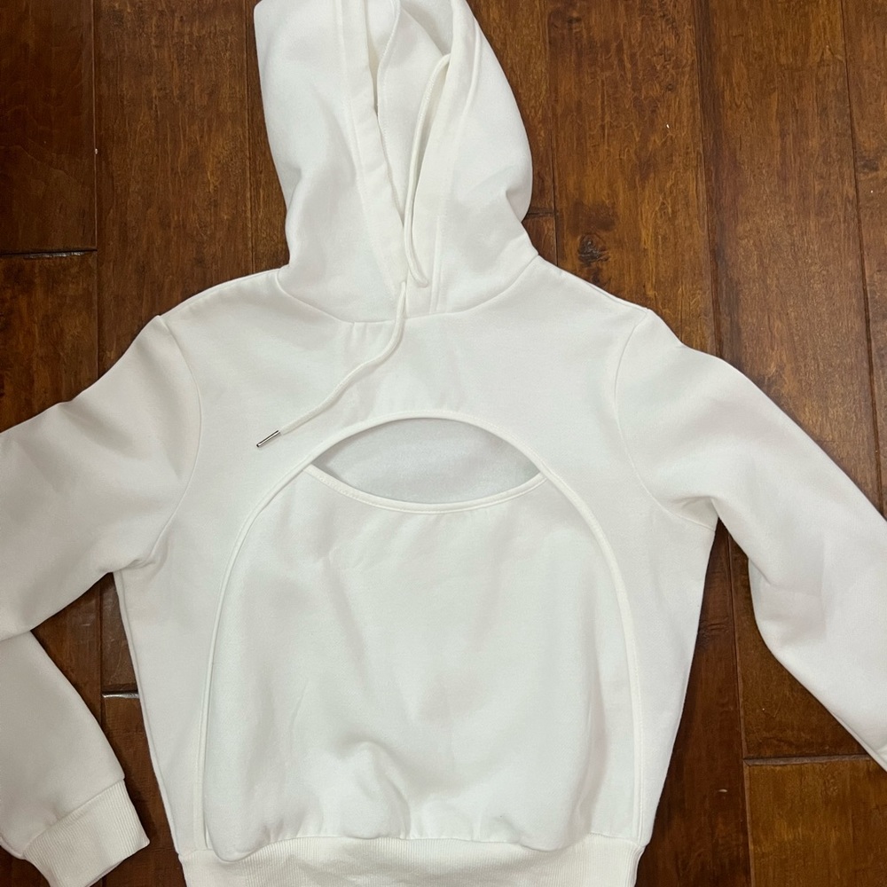 Adika white sweatshirt size small